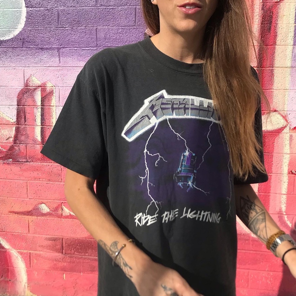 Vintage Metallica GLOW in the Dark Graphic Tee - Picture 3 of 8